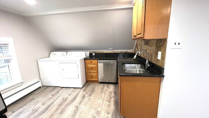 Interior, Recessed Lighting, Washer, Wood Texture Flooring