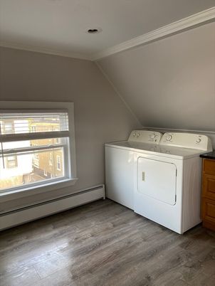 Interior, Washer, Wood Texture Flooring