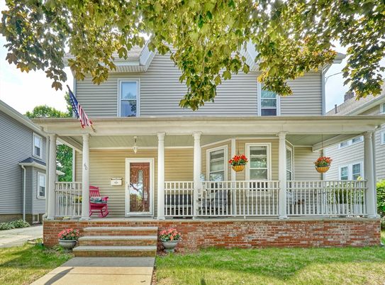 Exterior, Facade, American Foursquare