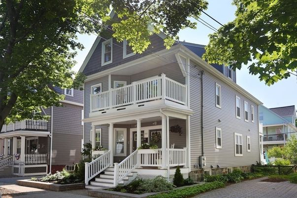 Exterior, Facade, Queen Anne Victorian