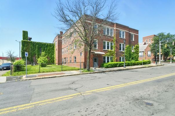 Exterior, Facade, Brick Facade, Rowhouse