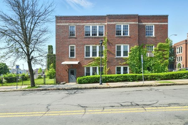 Exterior, Facade, Brick Facade, Rowhouse