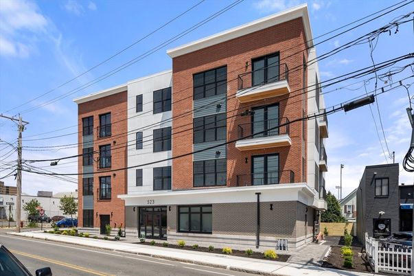 Exterior, Facade, Brick Facade, Rowhouse