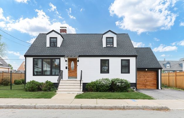 Attached, Exterior, Facade, Cape Cod