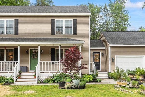 Attached, Exterior, Facade, American Foursquare