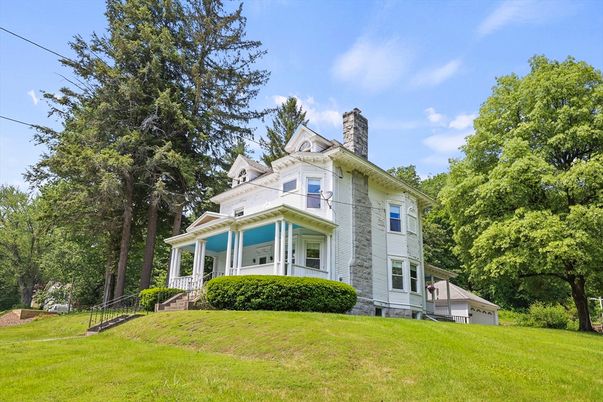 Backyard, Exterior, Facade, Queen Anne Victorian