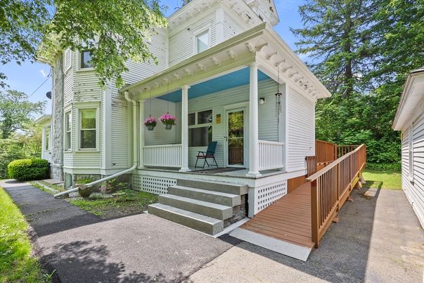 Exterior, Facade, Queen Anne Victorian