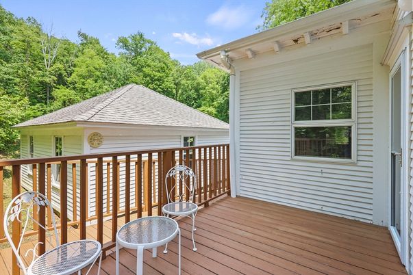 Detached Garage, Exterior
