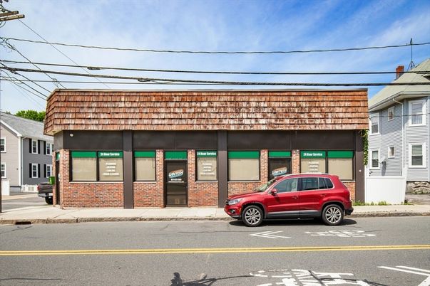 Exterior, Facade, Brick Facade, Highrise