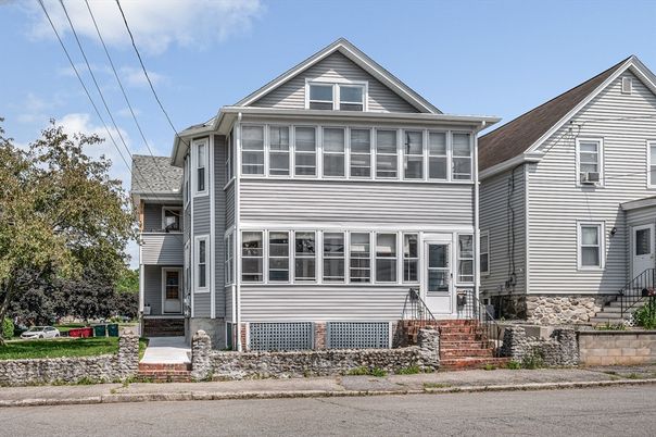 Exterior, Facade, Queen Anne Victorian