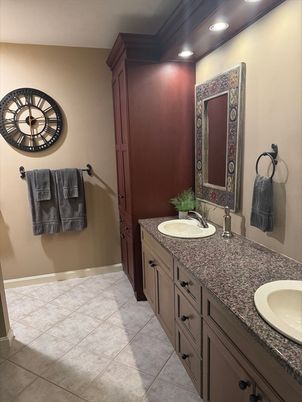 Bathroom, Dual Sink Vanities, Interior, Recessed Lighting