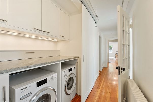 Interior, Washer, Wood Texture Flooring