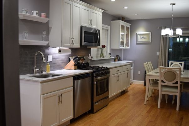 Chandelier, Dining room, Interior, Kitchen, Pendant Lights, Recessed Lighting, Wood Texture Flooring