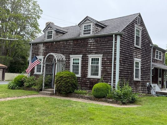 Exterior, Facade, Cape Cod
