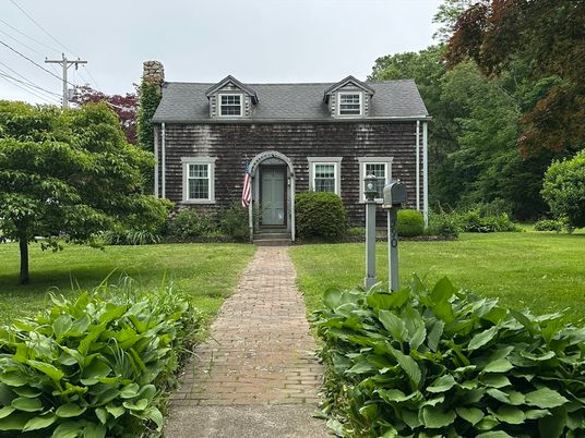 Exterior, Facade, Cape Cod