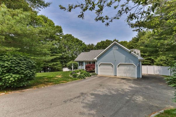 Attached, Exterior, Facade, Ranch