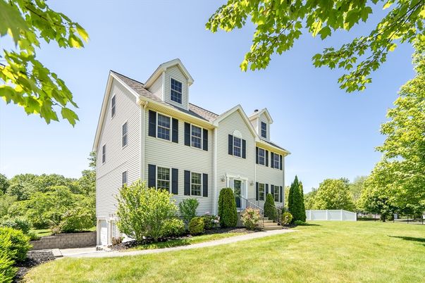 Attached, Backyard, Exterior, Facade, Georgian