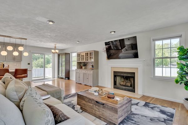 Fireplace, Interior, Living room, Pendant Lights, Recessed Lighting, Wood Texture Flooring