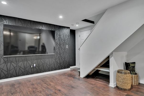 Interior, Recessed Lighting, Wood Texture Flooring