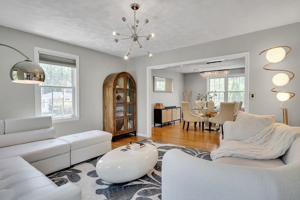 Chandelier, Dining room, Interior, Living room, Pendant Lights, Wood Texture Flooring