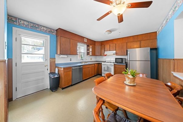 Dining room, Interior, Kitchen, Stainless Steel Appliances