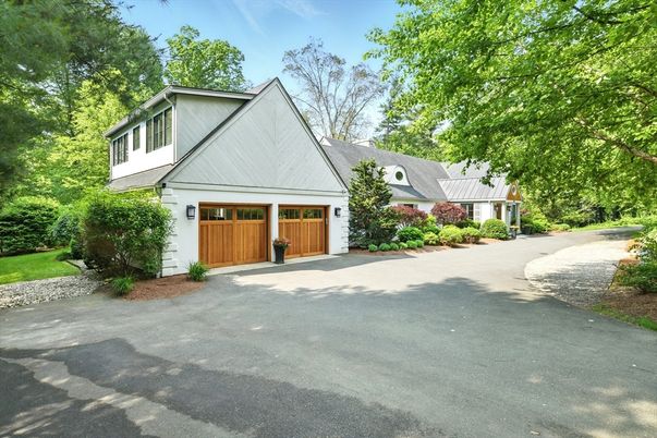 Attached, Exterior, Facade, Farmhouse