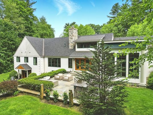Backyard, Exterior, Facade, Farmhouse