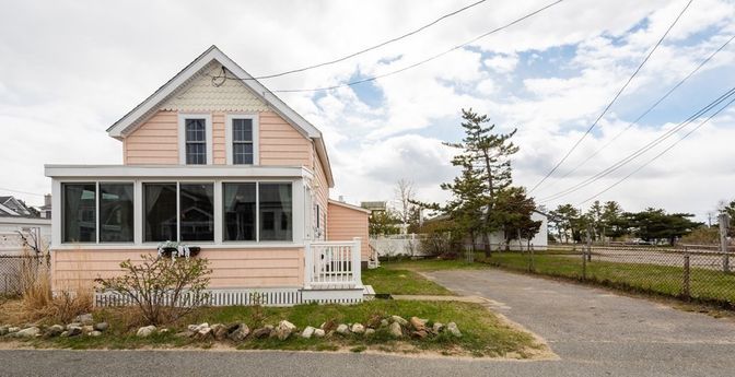 Exterior, Facade, Queen Anne Victorian