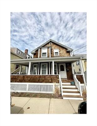 Exterior, Facade, Queen Anne Victorian