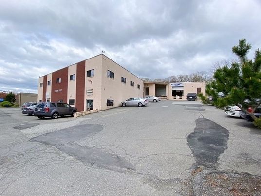 Exterior, Facade, Modern