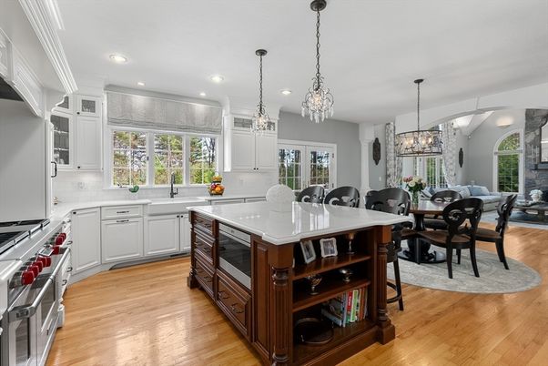 Chandelier, Dining room, Interior, Kitchen, Pendant Lights, Recessed Lighting, Wood Texture Flooring
