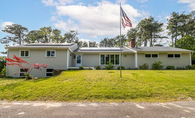 Backyard, Exterior, Facade, Ranch