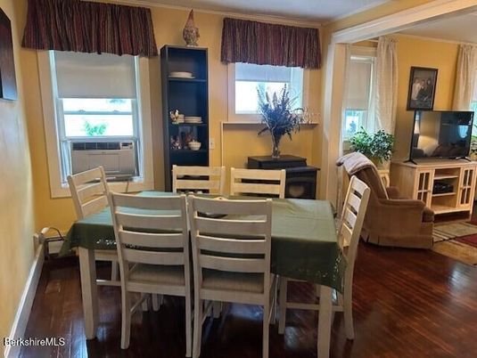 Dining room, Interior, Wood Texture Flooring