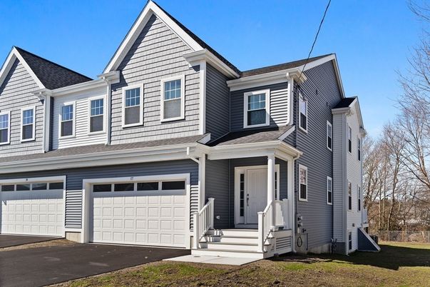 Attached, Exterior, Facade, Farmhouse
