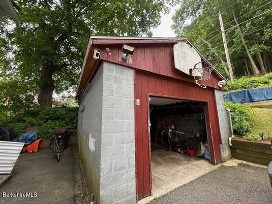 Detached Garage, Exterior