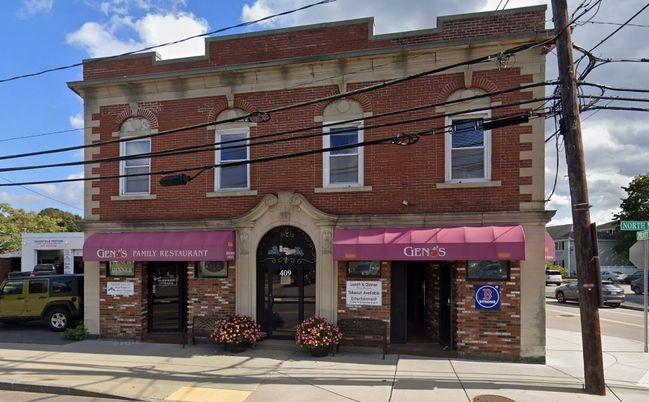 Exterior, Facade, Brick Facade, Rowhouse