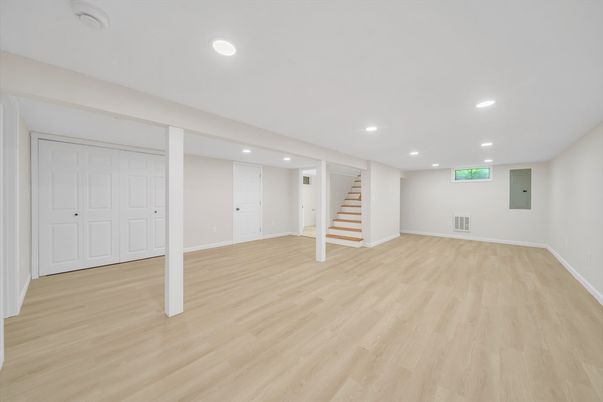 Empty room, Interior, Recessed Lighting, Wood Texture Flooring