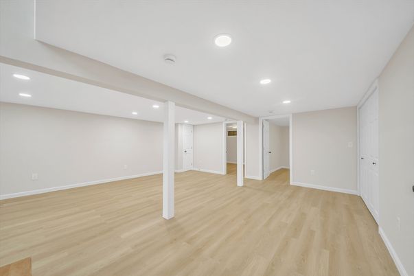 Empty room, Interior, Recessed Lighting, Wood Texture Flooring