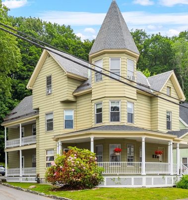 Exterior, Facade, Queen Anne Victorian