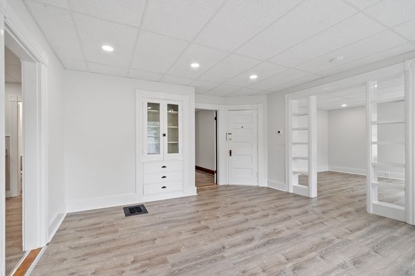 Empty room, Interior, Recessed Lighting, Wood Texture Flooring