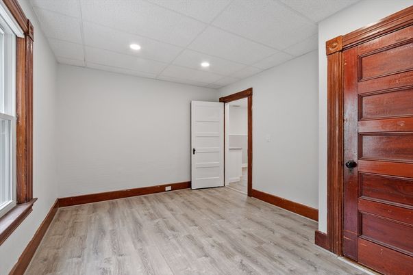 Empty room, Interior, Recessed Lighting, Wood Texture Flooring