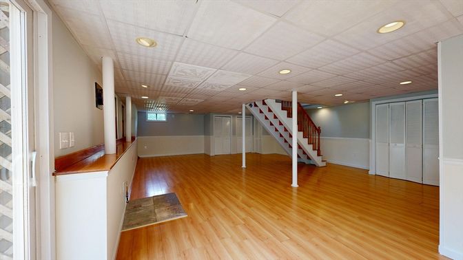 Empty room, Interior, Recessed Lighting, Wood Texture Flooring