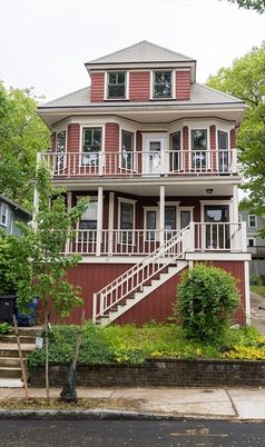 Exterior, Facade, American Foursquare