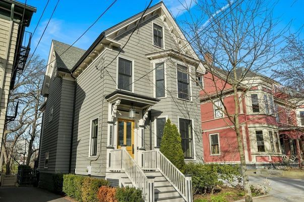 Exterior, Facade, Queen Anne Victorian