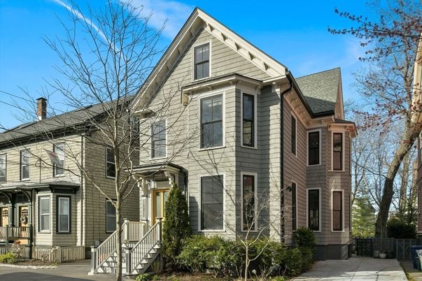 Exterior, Facade, Queen Anne Victorian