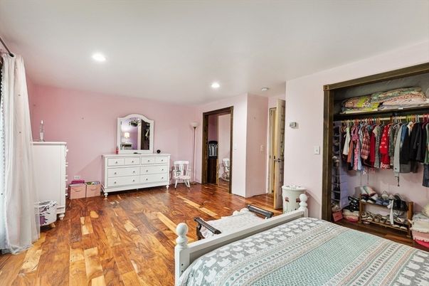 Bedroom, Interior, Recessed Lighting, Walk-in Closets, Wood Texture Flooring