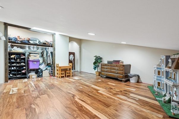 Interior, Recessed Lighting, Wood Texture Flooring