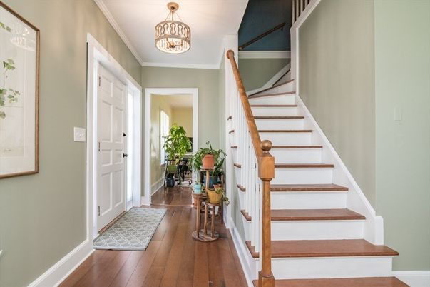 Interior, Pendant Lights, Wood Texture Flooring