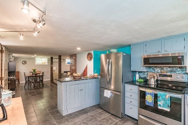 Dining room, Interior, Kitchen, Recessed Lighting, Stainless Steel Appliances