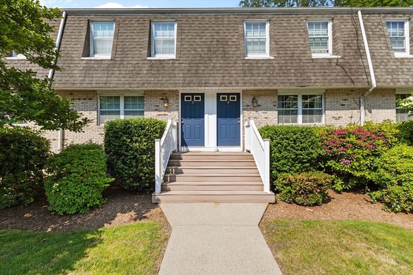 Exterior, Facade, Brick Facade, Cape Cod